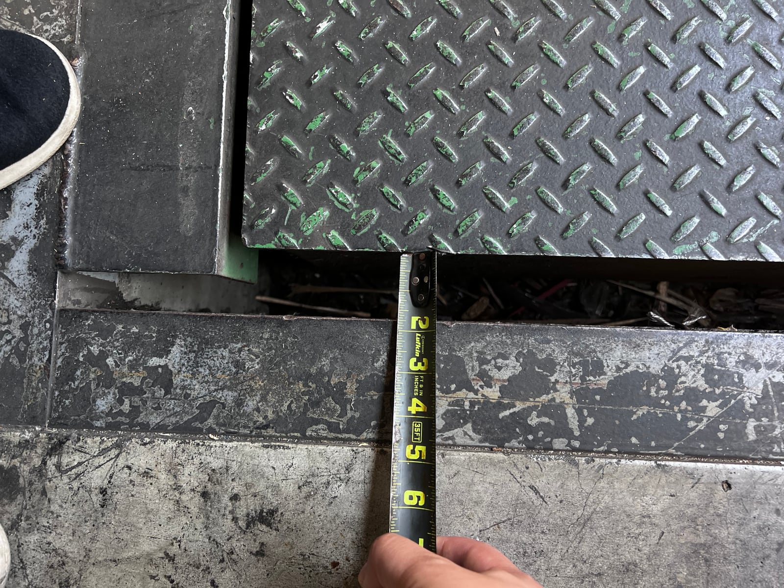 Measured gap alongside a warehouse dock leveler